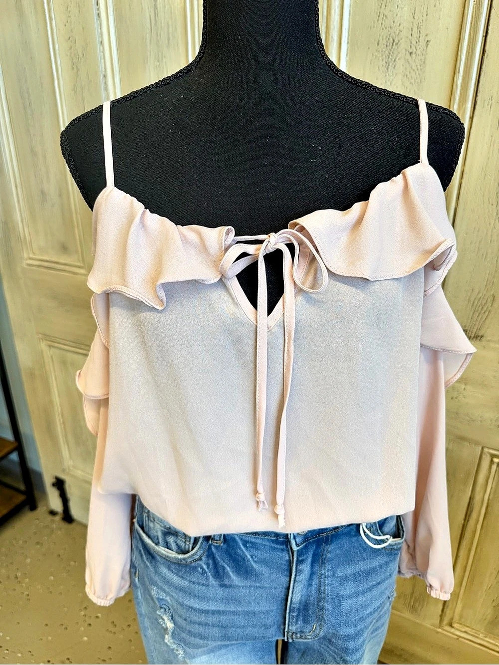 Liberty Love Ruffle Off-Shoulder Blouse in Pink Size Medium EUC